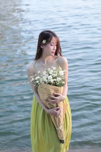 VGU No.48: Nét Dịu Dàng Cô Gái Việt Bên Bó Cúc Họa Mi Thanh Khiết-6