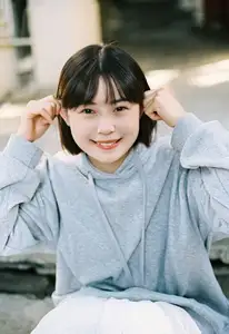 Discover Xin Yue's Captivating Youthful Charm with Guitar in the YiTuYu Vol.8587 Collection.-2