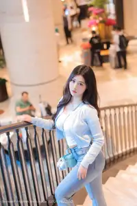 Dan Dan Bao's Elegant Staircase Pose - XiuRen No.10450 Fashion-6
