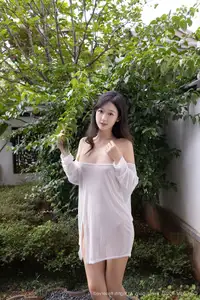 Tang An Qi: Serene Beauty Amidst Nature in XiuRen Photo Set No.10662-17