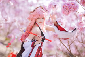 Coser Guaxi Jiang Transforms into Yae Miko Genshin Impact: Enchanting Beauty Amidst Sakura-1