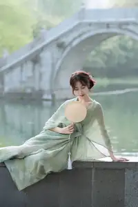 Xiao He's Ethereal Beauty by the Water: A Poetic Glimpse into YiTuYu Vol.8571's Traditional Charm-19