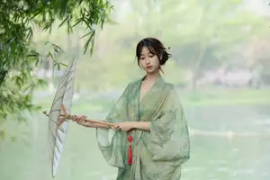 Xiao He's Ethereal Beauty by the Water: A Poetic Glimpse into YiTuYu Vol.8571's Traditional Charm-18