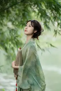 Xiao He's Ethereal Beauty by the Water: A Poetic Glimpse into YiTuYu Vol.8571's Traditional Charm-11