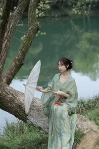 Xiao He's Ethereal Beauty by the Water: A Poetic Glimpse into YiTuYu Vol.8571's Traditional Charm-13