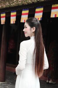 Elegant White Ao Dai: Capturing Graceful Vietnamese Traditional Beauty with a Radiant Smile-9