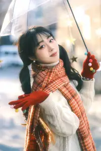 YiTuYu Vol.8588: Discover the Romantic Charm of a Festive Girl with Gifts-41