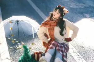 YiTuYu Vol.8588: Discover the Romantic Charm of a Festive Girl with Gifts-35