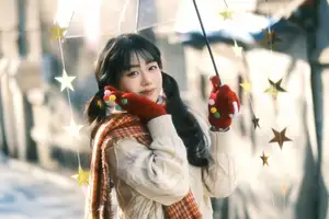 YiTuYu Vol.8588: Discover the Romantic Charm of a Festive Girl with Gifts-11