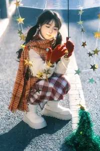 YiTuYu Vol.8588: Discover the Romantic Charm of a Festive Girl with Gifts-22
