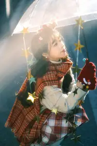 YiTuYu Vol.8588: Discover the Romantic Charm of a Festive Girl with Gifts-18