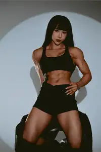 Dak Lak Female Athlete's Remarkable Transformation, Delicate Face vs. Power Body Captivates All-5