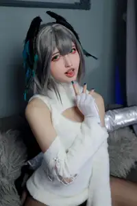 Coser Yamasaki Reina as Aknetz Holhaia Part01: Elegant Charm in a Unique Outfit-13