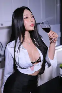 Dongeuran - Seductive Office Lady: Elegant Charm with Alluring Black Stockings | TUKUKU-39