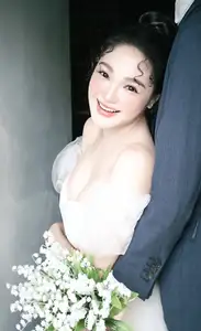 VGU No.178: Sweet Moment: Beautiful Bride Shines in Her Wedding Gown-5