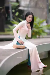 Graceful Vietnamese Lady in Traditional Ao Dai  1000024954-15
