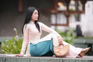 Graceful Vietnamese Lady in Traditional Ao Dai  1000024954-19