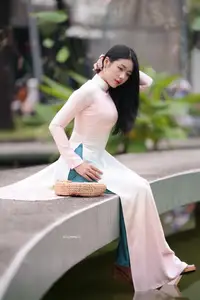 Graceful Vietnamese Lady in Traditional Ao Dai  1000024954-32