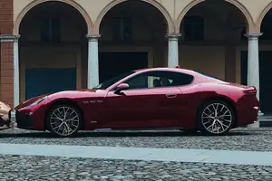 Discover the Unique Beauty of Maserati GranTurismo Meccanica Lirica: An Iconic Italian Sports Car-7