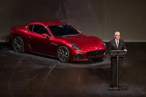 Discover the Unique Beauty of Maserati GranTurismo Meccanica Lirica: An Iconic Italian Sports Car-4