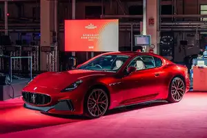 Discover the Unique Beauty of Maserati GranTurismo Meccanica Lirica: An Iconic Italian Sports Car-9