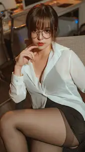 Coser Strawberry Flavor Nana Rabbit: Alluring Office Teacher Posing Captivatingly-6