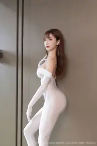 XiuRen No.10704: Lu Xuan Xuan Graceful in White, Captivating Elegance That Draws Every Gaze-6