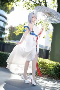 Coser Feng Jiang Jiang V as Shenhe Genshin Impact: Ethereal Beauty in a Captivating Outdoor Shoot-5