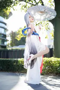 Coser Feng Jiang Jiang V as Shenhe Genshin Impact: Ethereal Beauty in a Captivating Outdoor Shoot-11