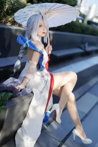 Coser Feng Jiang Jiang V as Shenhe Genshin Impact: Ethereal Beauty in a Captivating Outdoor Shoot-1