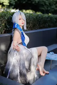 Coser Feng Jiang Jiang V as Shenhe Genshin Impact: Ethereal Beauty in a Captivating Outdoor Shoot-7