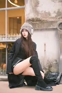 Pao Fu Xiao Fang Vol.8570: Captivating Urban Style with Headphones & Beanie-11