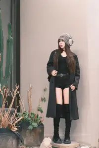 Pao Fu Xiao Fang Vol.8570: Captivating Urban Style with Headphones & Beanie-1