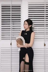 Yu Zi Jiang Fish: Elegant & Alluring in a Mysterious Black Dress - XiuRen No.10480-16