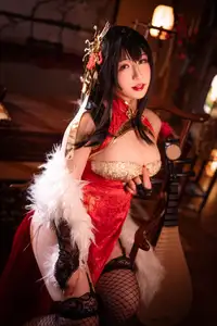 Coser Zyra Aki as Taihou: Alluring Eastern Elegance - A Mesmerizing Cosplay-6