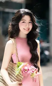 MC Quyen Linh's Daughter's New Viral Photo Shoot Showcases Elegant Beauty-5