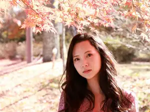 JP Miho Machiyama: Serene Natural Beauty in Sunlight | FRIDAY Digital Photo Book Scarlet Vol.1-2