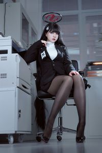 Blue Archive Tsukigami Rion Cosplay by Banbanzi: Alluring Office Uniform & Black Stockings - Tukuku-39