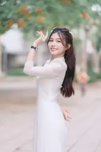 Discover the Elegant Beauty of a Vietnamese Young Woman in White Áo Dài 1000026883-5