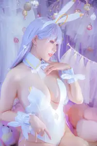 Coser Ely_eee's Captivating Bunny Plymouth Cosplay: Sweet Charm in a Dreamy Setting-14