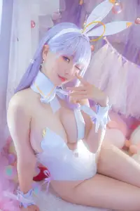 Coser Ely_eee's Captivating Bunny Plymouth Cosplay: Sweet Charm in a Dreamy Setting-10