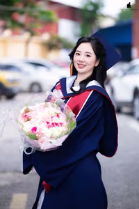 VGU No.46: Captivating Vietnamese Student Radiates Confidence and Grace, Celebrating a Significant Academic Milestone.-4