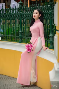 VGU No.158: Discover the Timeless Grace of Vietnamese Beauty in a Stunning Pink Ao Dai-3