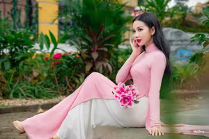 VGU No.158: Discover the Timeless Grace of Vietnamese Beauty in a Stunning Pink Ao Dai-0