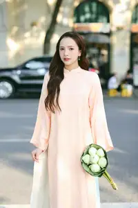 Elegant Vietnamese Beauty in Ao Dai by the Lake  A Glimpse of Hanoi's Serene Charm 1000025296-1