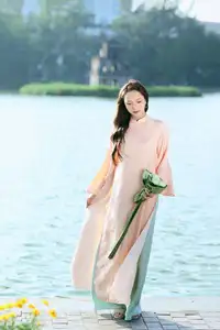Elegant Vietnamese Beauty in Ao Dai by the Lake  A Glimpse of Hanoi's Serene Charm 1000025296-16