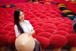 Discover Quang Phu Cau Incense Village: Vibrant Red Hue Draws Tourists Near Hanoi-11