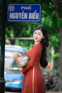 VGU No.109: Admire the Graceful Vietnamese Ao Dai Amidst a Sea of Vibrant Flowers-0