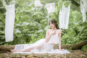 VGU No.101: Ethereal Beauty and Serenity in a Lush Garden-3