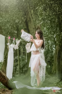 VGU No.101: Ethereal Beauty and Serenity in a Lush Garden-7